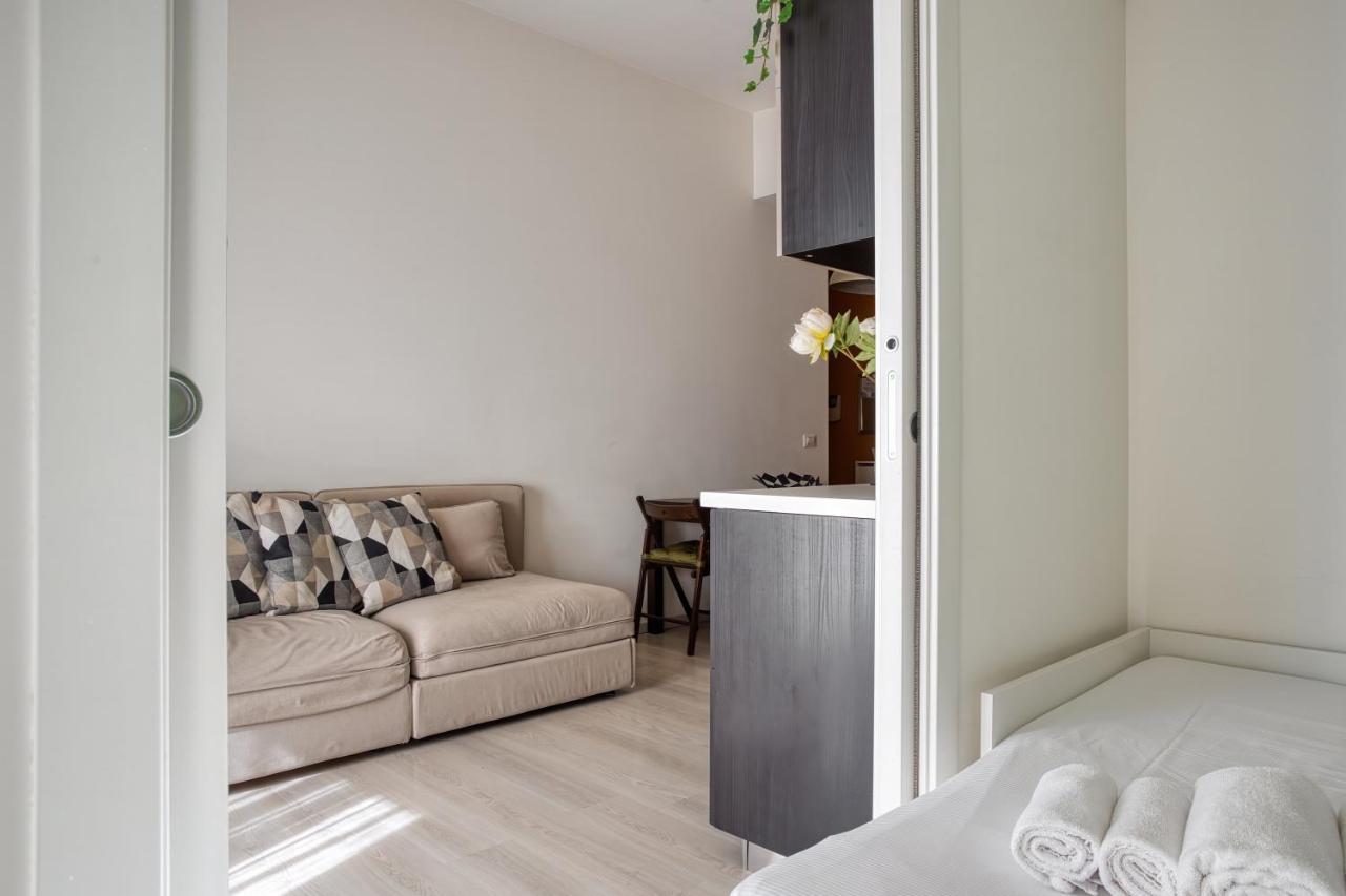 Joivy Vibrant 2Bed Apt With Balcony Милано Екстериор снимка